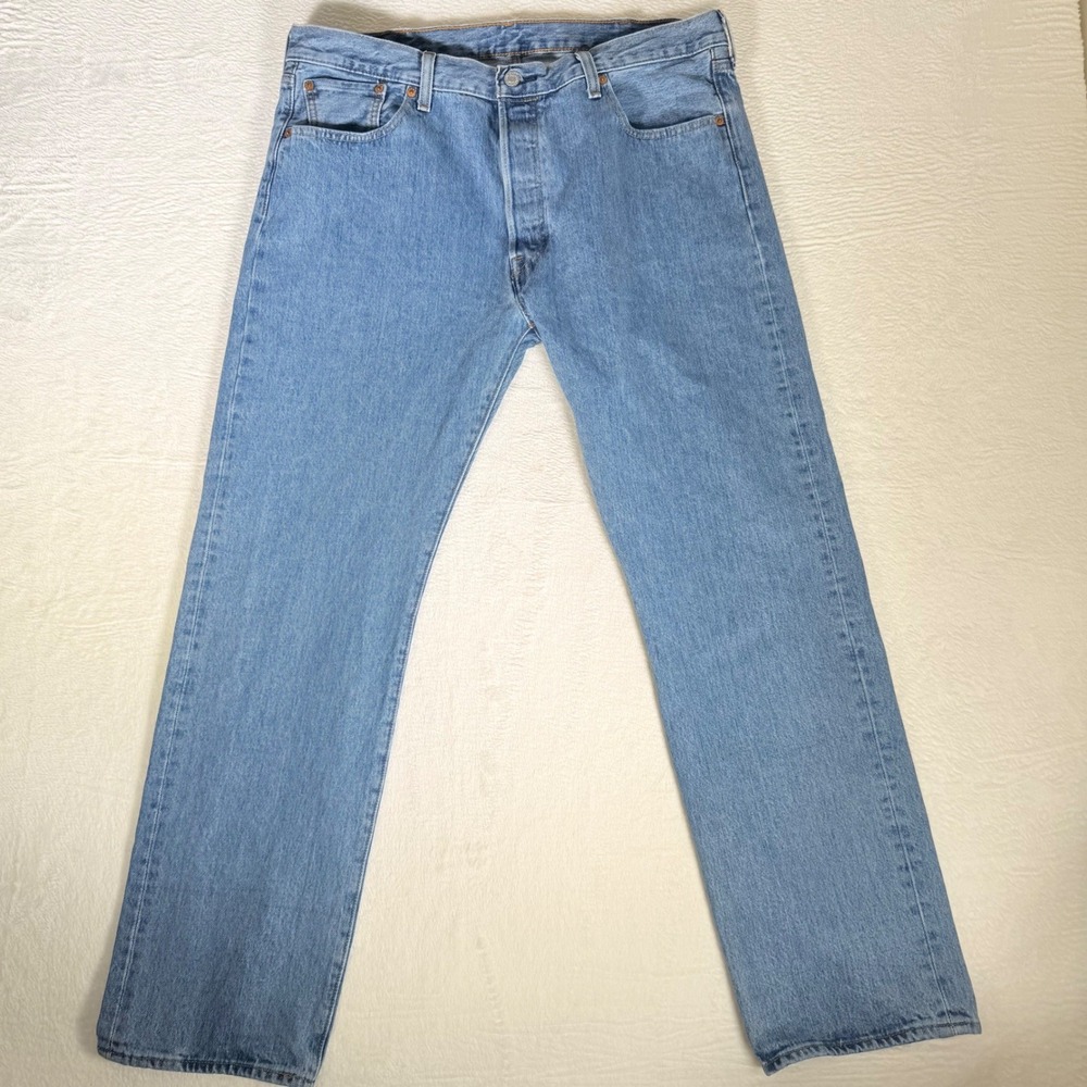 Levi's 501 Button Fly Jeans Light Wash Denim Straight Leg‎ Mens Size 38x32